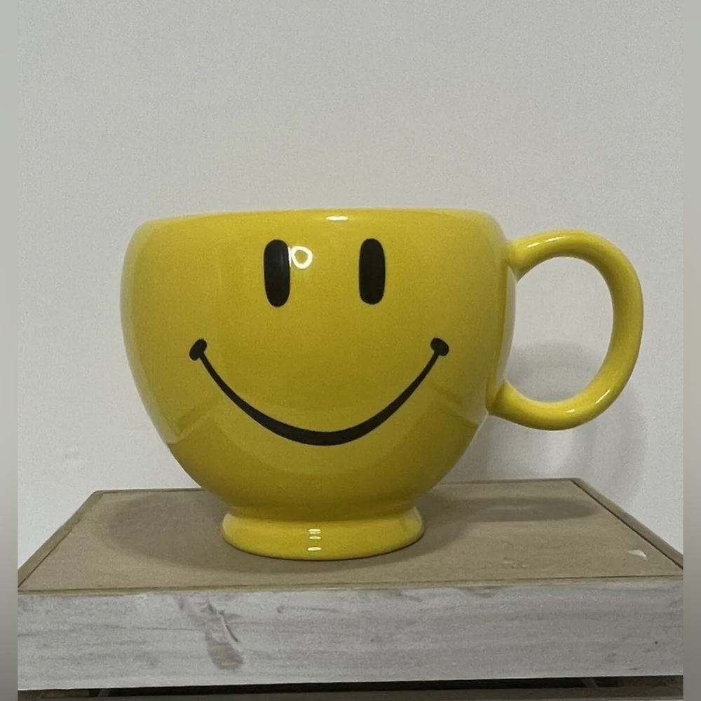 Teleflora Smiley Mug Yellow Coffee Cup Mug Happy Face Emoji Collectible